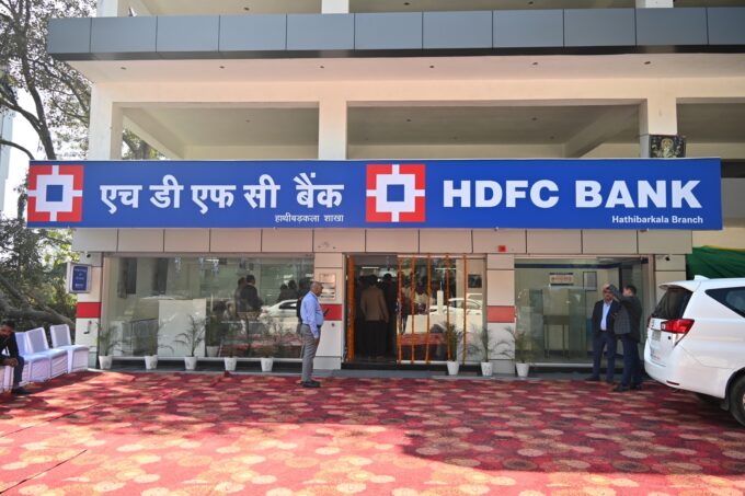 मंत्री जोशी ने हाथीबड़कला में किया एच.डी.एफ.सी. बैंक की अत्याधुनिक सेवायुक्त शाखा का उद्घाटन।