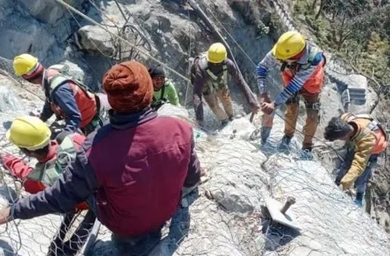 मेले से पहले पूर्णागिरि पहाड़ी की दरार भरने का काम पूरा कर लिया जाएगा।