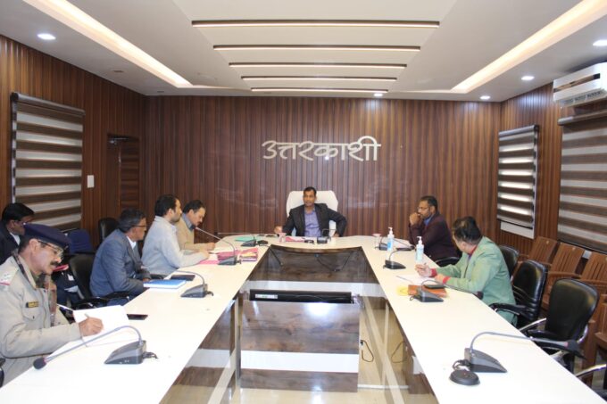 चारधाम यात्रा को लेकर सरकार ने यात्रियों से रंगदारी वसूलने वालों के खिलाफ कार्रवाई के निर्देश दिए हैं