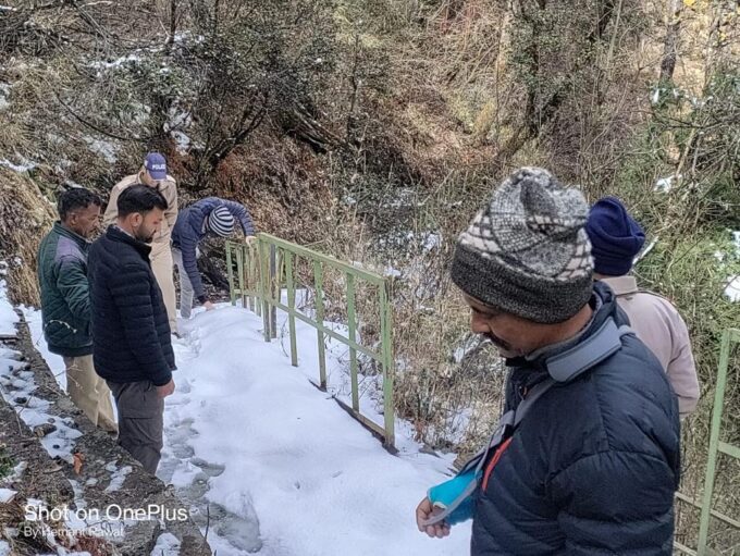 पुलिस एवं प्रशासन द्वारा यमुनोत्री धाम की आगामी यात्रा व्यवस्थाओं की जानकारी ली गई , यमुनोत्री धाम में फुटपाथ एवं अन्य व्यवस्थाओं को दुरुस्त करने के निर्देश संबंधित विभागों को दिये गये.