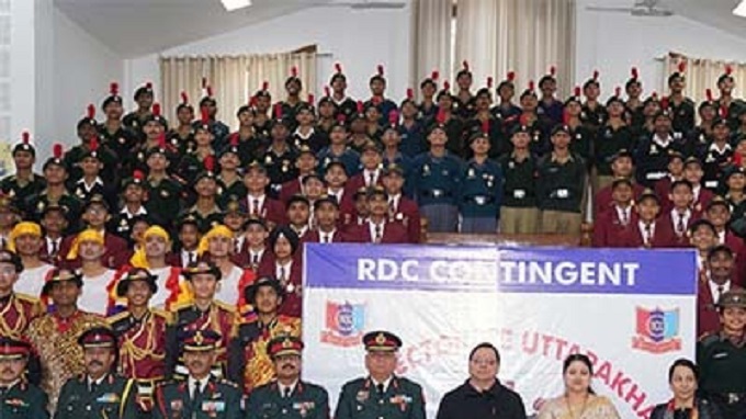 मुख्यमंत्री ने गणतंत्र दिवस परेड में उत्कृष्ट प्रदर्शन करने वाले एनसीसी कैडेट्स और आरडीसी टीम को सम्मानित किया।