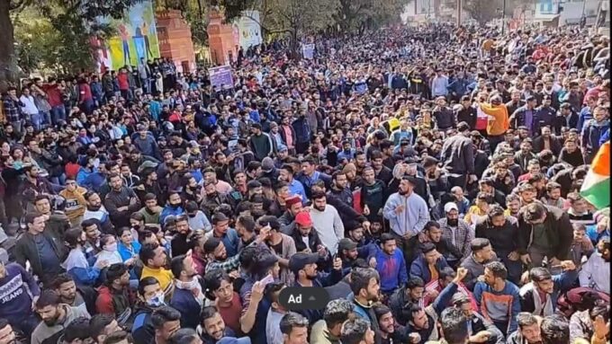 देहरादून में UKPSC भर्ती धांधली को लेकर बेरोजगारों का हल्ला बोल