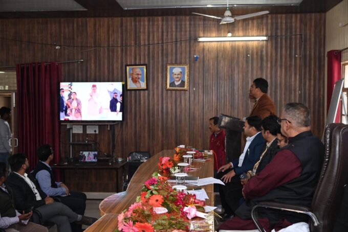 बाजपुर में आयोजित मुख्यमंत्री अंत्योदय निःशुल्क गैस रिफिल योजना" का शुभारंभ कार्यक्रम में प्रतिभाग करते मंत्री जोशी।