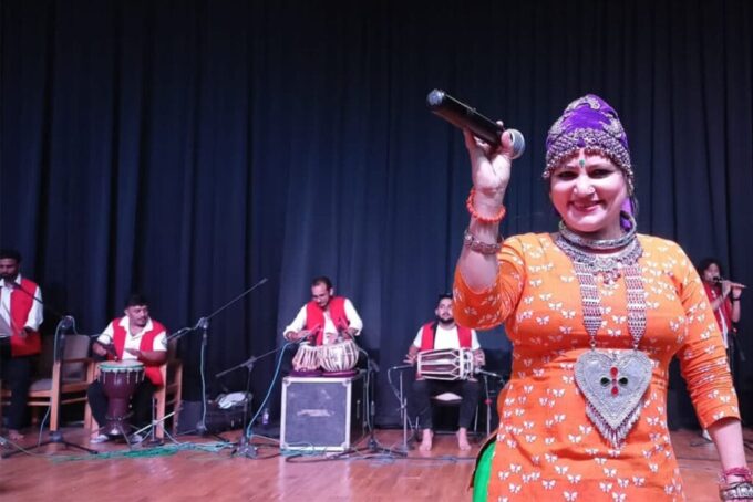 जौनसारी और जौनपुरी लोकगायिका रेशमा शाह को उस्ताद बिस्मिल्लाह खान युवा पुरस्कार से सम्मनित किया गया