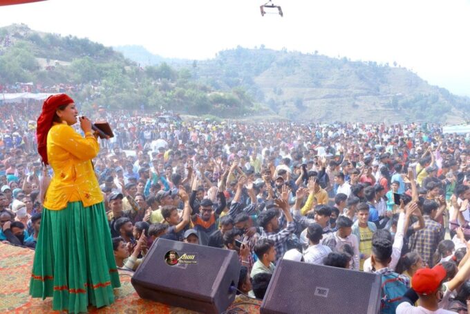 जौनसारी और जौनपुरी लोकगायिका रेशमा शाह को उस्ताद बिस्मिल्लाह खान युवा पुरस्कार से सम्मनित किया गया