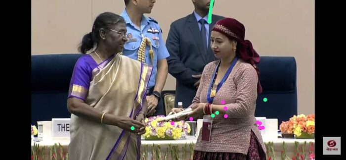 राष्ट्रपति ने उत्तराखंड की निकिता और कविता को स्वच्छता के क्षेत्र में उत्कृष्ट प्रदर्शन के लिए सम्मानित किया