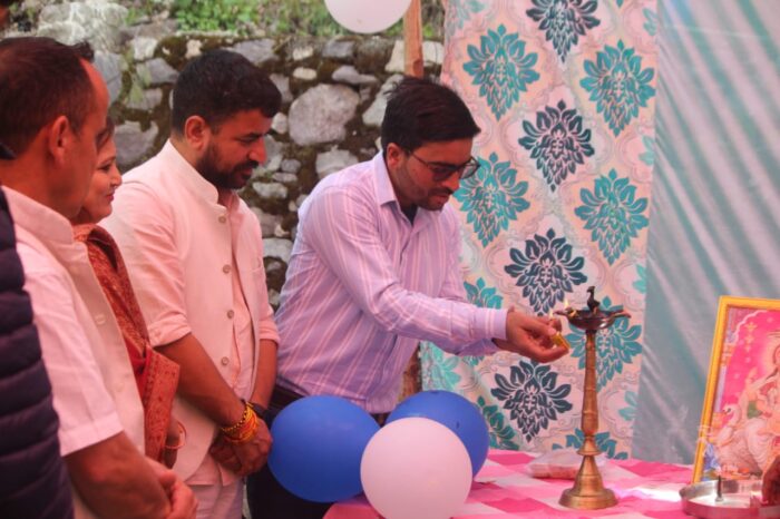 टिहरी जिले के जौनपुर छेत्र में गरखेत में स्थित एस एफ मेमोरीयल स्कूल का 5वां वार्षिक उत्सव मनाया गया