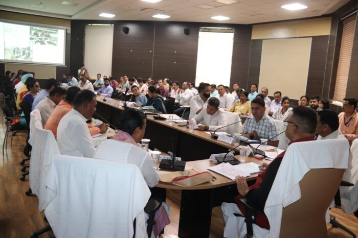 सैनिक कल्याण मंत्री गणेश जोशी की अध्यक्षता में जिला योजना समिति की बैठक डॉ.एपीजे अब्दुल कलाम सभागार में सम्पन्न हुई।