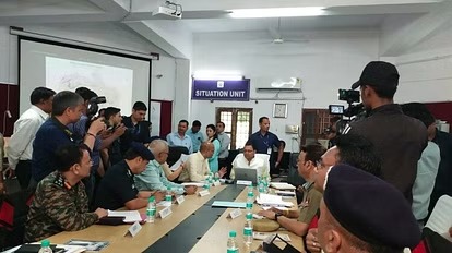 उत्तरकाशी के बड़कोट में बादल फटा, बाढ़ में 12 श्रद्धालु लापता, सीएम धामी कंट्रोल रूम पहुंचे