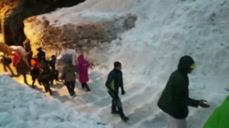 केदारनाथ धाम के लिए 2806 तीर्थयात्री रवाना, हेलंग के पास बदरीनाथ हाईवे जाम भी खुला
