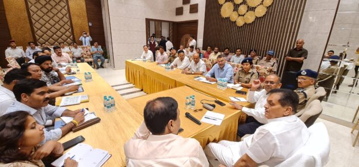 क्षेत्रीय विधायक व कैबिनेट मंत्री डॉ प्रेमचंद अग्रवाल ने जी-20 कार्यक्रम की तैयारियों को लेकर संबंधित विभागों के अधिकारियों के साथ समीक्षा बैठक की।