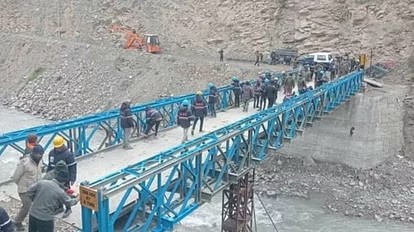 चमोली : भारत-चीन सीमा पर डेढ़ माह पहले टूटा हुआ पुल फिर से तैयार हुआ , जोशीमठ में बीआरओ के 24 और पुलों पर काम जारी