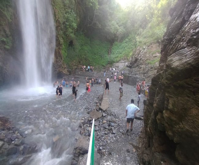 मसूरी-चकराता में पर्यटकों की भीड़ , ऋषिकेश-हरिद्वार मार्ग पर लगा जाम