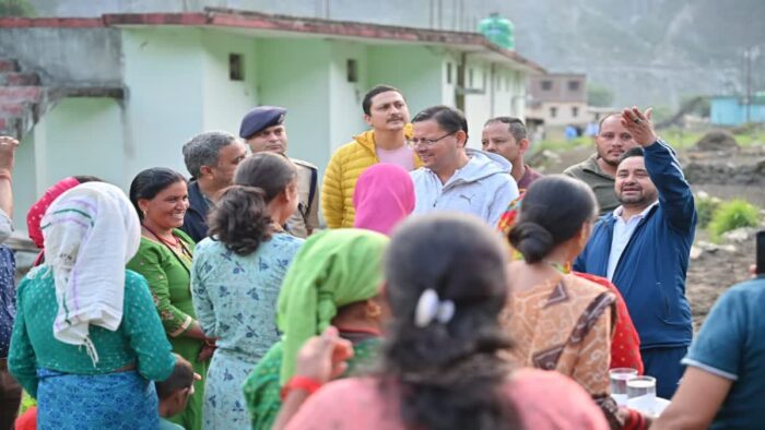 सीएम धामी ने मॉर्निंग वॉक में ग्रामीणों का हालचाल जाना , मंडुवे कृषि को बढ़ावा देने को कहा