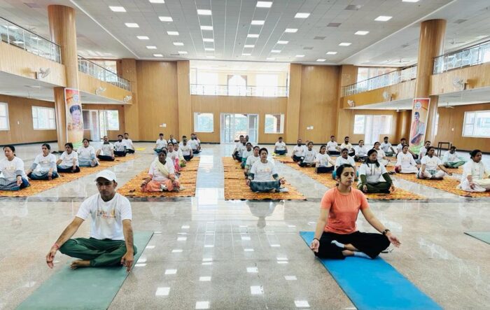 योग दिवस: पर्यटन नगरी मसूरी में योग की धूम, विभिन्न संगठनों ने आयोजित किये योग कार्यक्रम