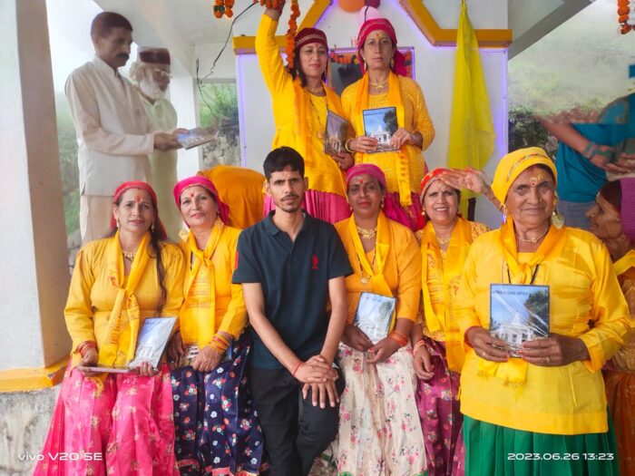 मन्दिर समिति के अध्यक्ष अरविंद रावत के तत्वाधान में जौनपुर के ग्राम काण्डी तल्ली में ग्राम की विवाहित धियानियों ने ऋषिकेश देवता का जागरण ओर भंडारे का आयोजन किया