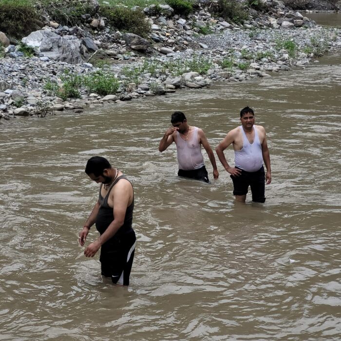 जौनपुर का ऐतिहासिक मौण मेला लोगों ने बहुत धूमधाम से मनाया