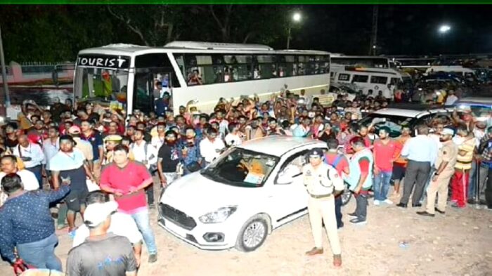 अमरनाथ यात्रा 2023: कड़ी सुरक्षा के बीच अमरनाथ यात्रियों का पहला जत्था जम्मू से रवाना, एलजी ने दी हरी झंडी