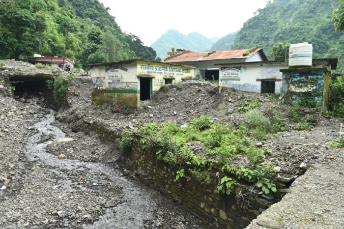 सरखेत का दौरा कैबिनेट मंत्री गणेश जोशी ने किया , अधिकारियों को दिये आवश्यक दिशा निर्देश