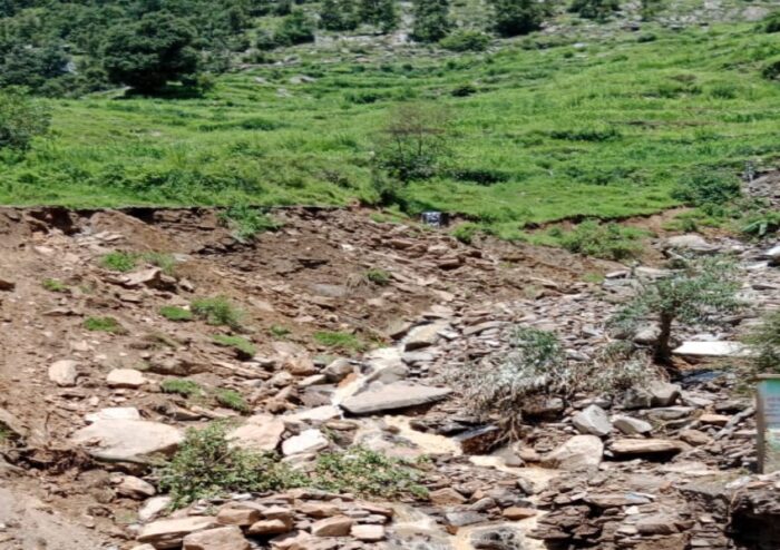 रोली गांव के आपदा पीड़ितों को नहीं मिल रही राहत, मदद के लिए तरस रहे हैं लोग