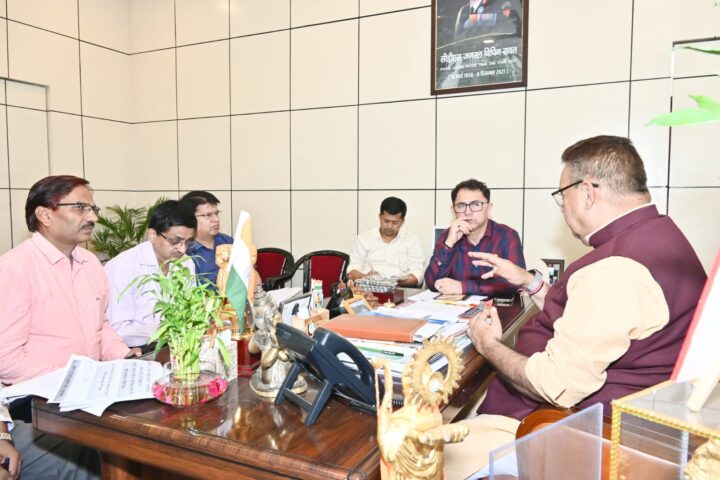 कृषि मंत्री गणेश जोशी ने कृषि एवं उद्यान विभाग की समीक्षा।
