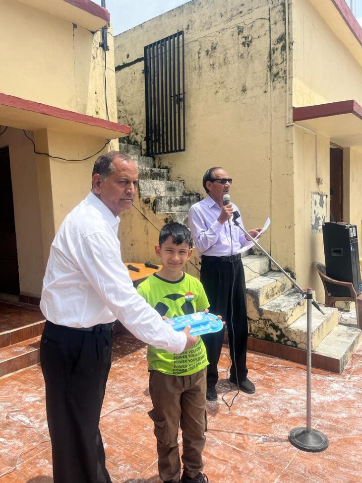 देहरादून : आज देहरादून में रेजिड़ेन्टस वेलफेयर एसोसिएशन राजेश्वर नगर फेज वन में स्वतंत्रता दिवस बड़ी धूम-धाम से मनाया गया