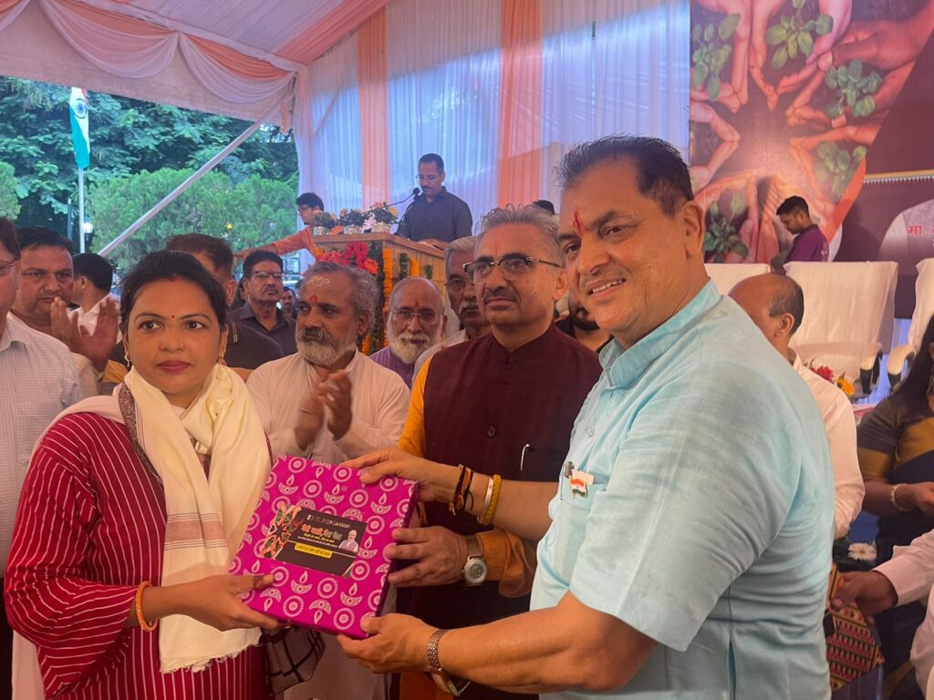 "Meri Mati Mera Desh" campaign at Gandhi Park today as part of Azadi Ka Amrit Mahotsav in which chief guest Prem Chand Agarwal