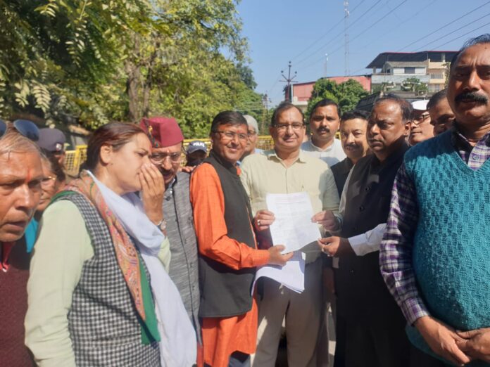 State building agitators marched to the secretariat with their demands