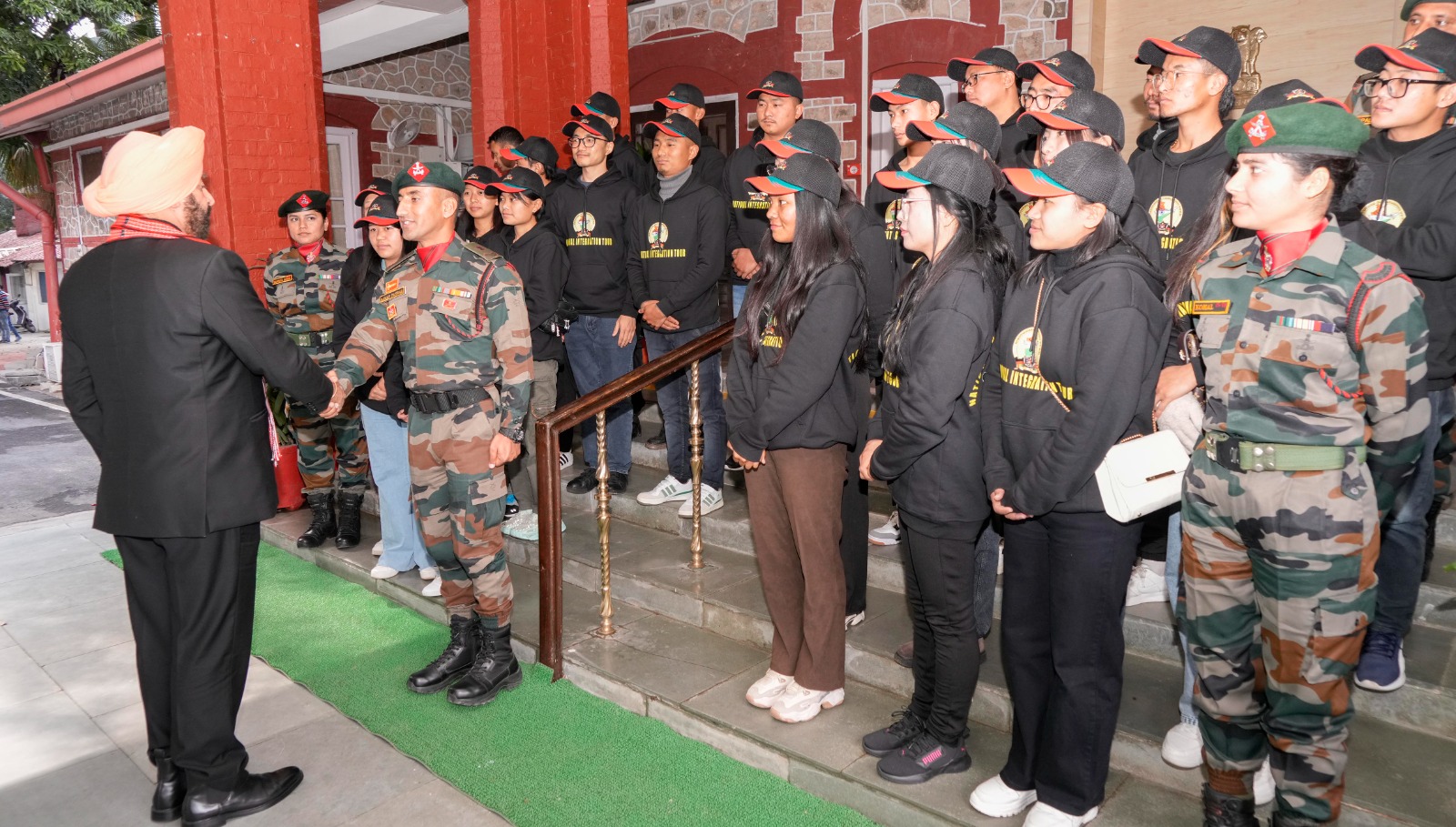 Students who came on 'Rashtriya Ekta Yatra' met the Governor