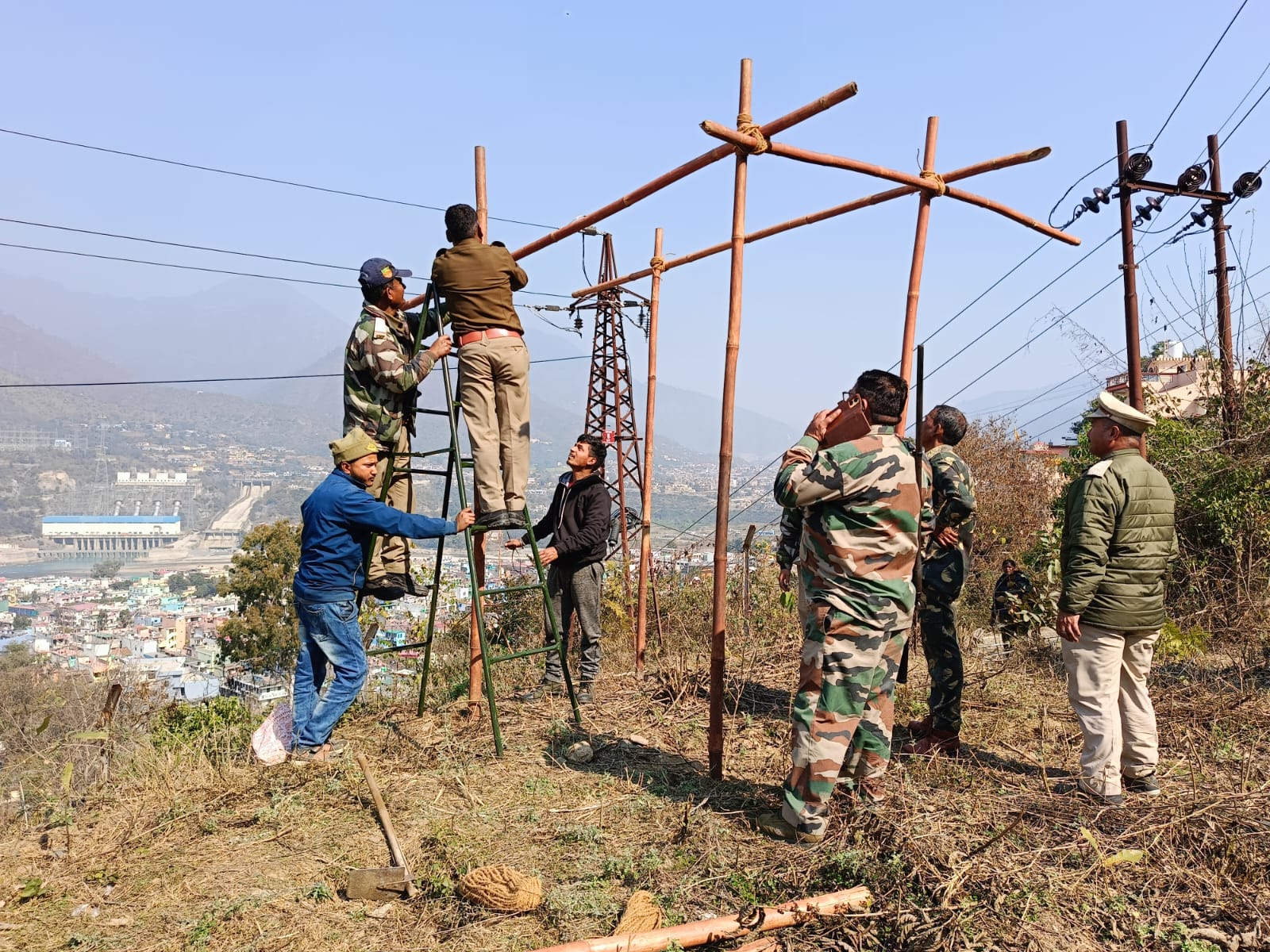 Relief: Guldar captured in cage