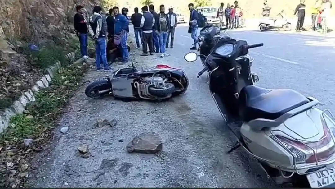 Dumper hits scooter, wife dies, husband seriously injured