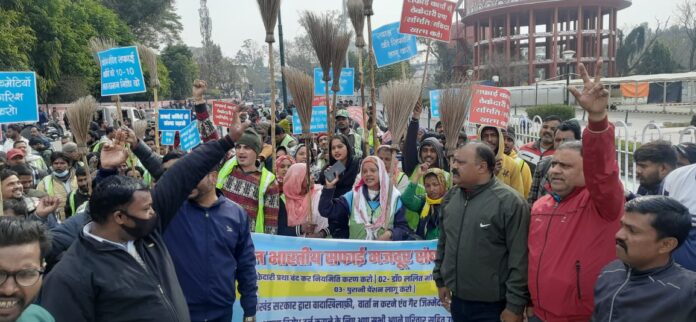 Upanal workers marched to the secretariat regarding their demands