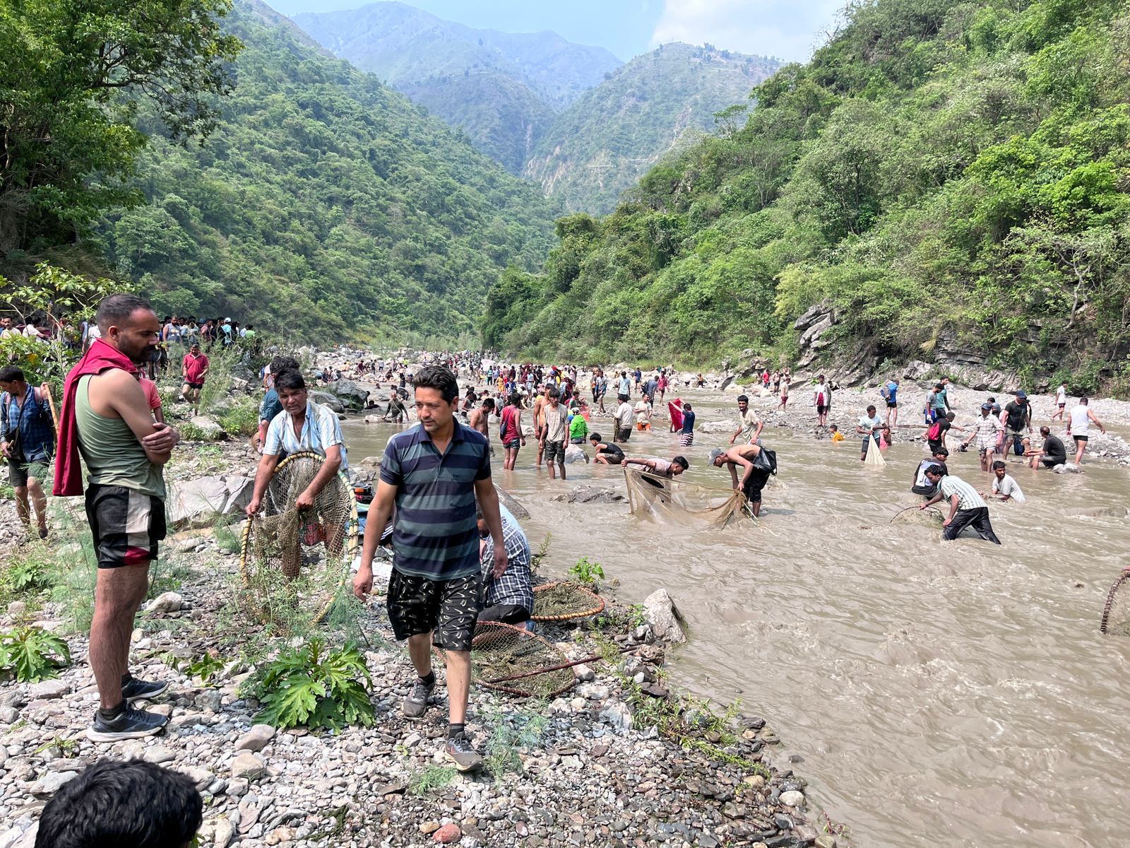 The historic 150-year-old 'Raj Maun' fair concluded at the Aglar River; approximately 10,000 people participated.