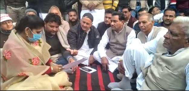 three Congress MLAs sat on a dharna in Roorkee
