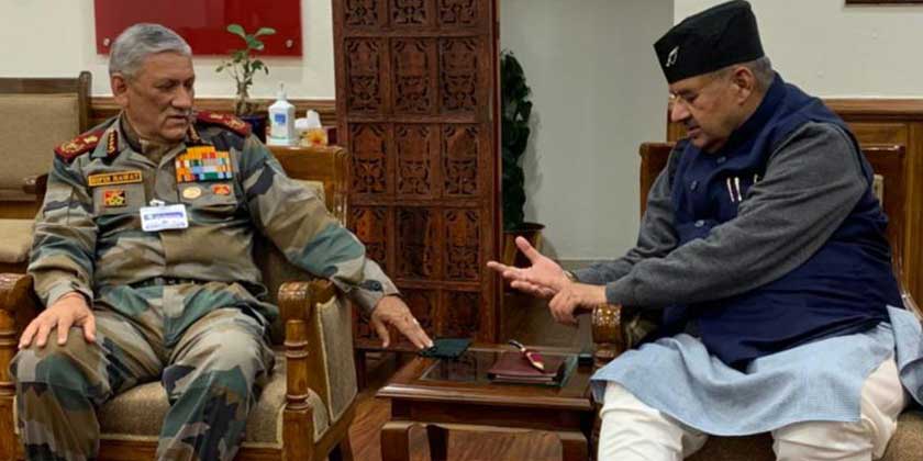 सीडीएस जनरल विपिन रावत से मुलाकात करते मसूरी विधायक गणेश जोशी