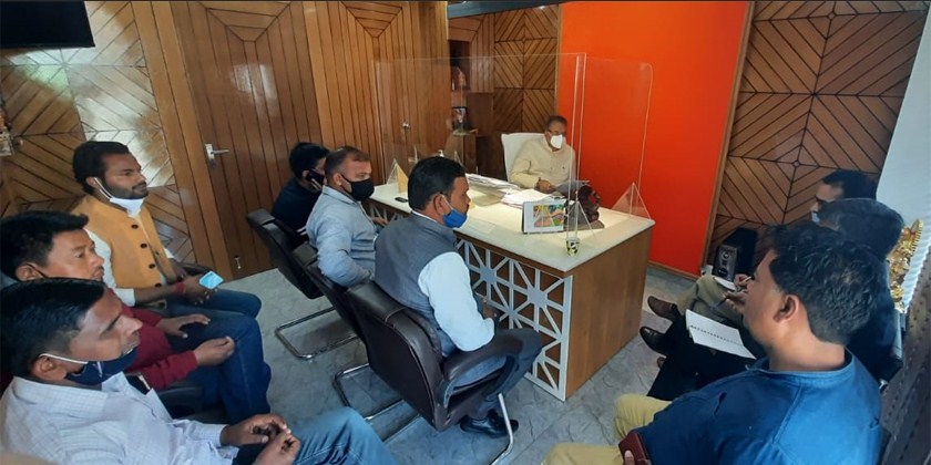 Mussoorie MLA Ganesh Joshi taking a meeting of the officials of electricity