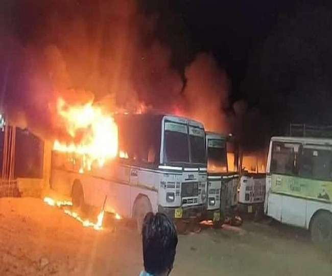 उत्तराखंड : रामगर डिपो में खड़ी रोडवेज की तीन बसों में लगी आग, लाखों रुपये का नुकसान