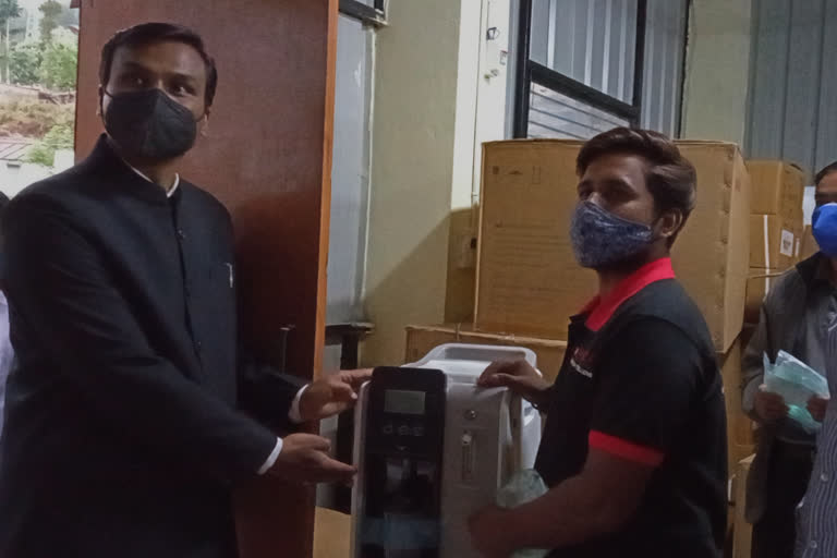 उत्तराखंड : सांसद अनिल बलूनी की पहल, 40 ऑक्सीजन कंसेंटेटर लेकर पौड़ी पहुंचा ट्रक