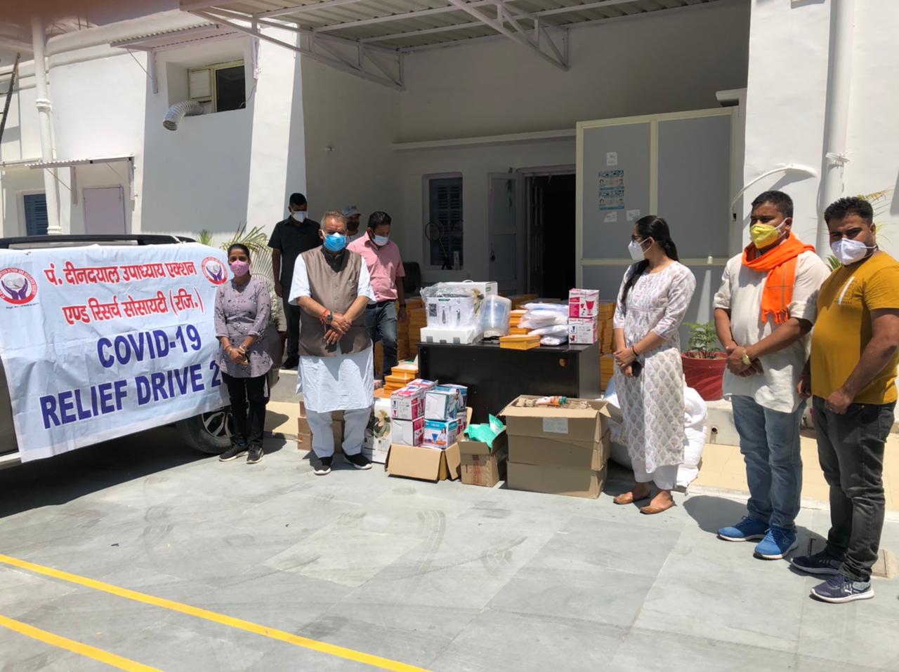 उत्तराखंड : प्रभारी मंत्री गणेश जोशी ने उत्तरकाशी के मोरी और पुरोला क्षेत्रों के लिए भिजवाई कोरोना बचाव एवं उपचार सामाग्री।