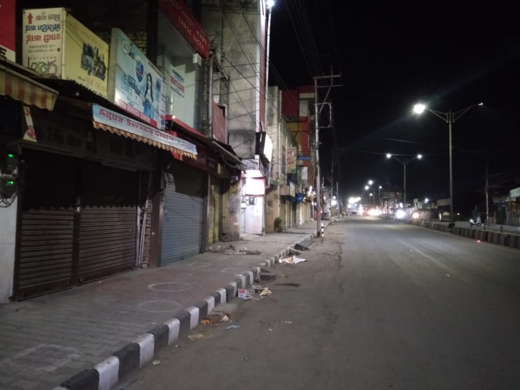 उत्तराखंड : कोरोना कर्फ्यू: अन्य राज्यों से उत्तराखंड आने के लिए आरटीपीआर की नकारात्मक रिपोर्ट अनिवार्य है