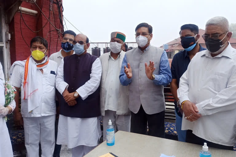 उत्तराखंड : प्रीतम सिंह बोले- कोरोना काल में राजनीति कर रही बीजेपी और रामदेव को संरक्षण