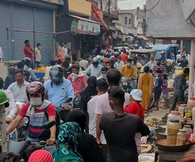 उत्तराखंड रुड़की: सुधरने को तैयार नहीं लोग भगवानपुर में, बाजार में उमड़ी भीड़