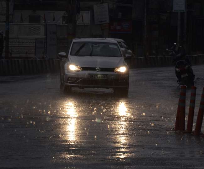 उत्तराखंड मौसम अपडेट: मौसम विज्ञान केंद्र ने अगले 24 घंटों के दौरान दून, मसूरी समेत प्रदेश के पांच जिलों में भारी बारिश का आरेंज अलर्ट जारी किया है।