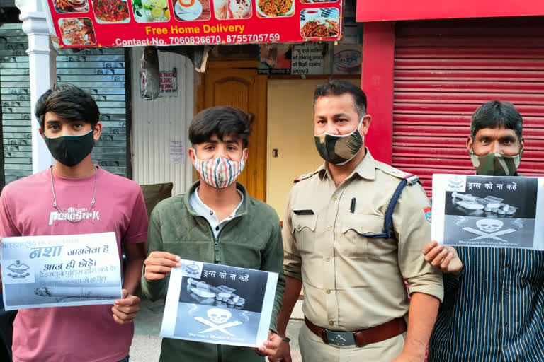 उत्तराखंड : दून व मसूरी पुलिस ने चलाया ड्रग्स के खिलाफ जागरूकता अभियान