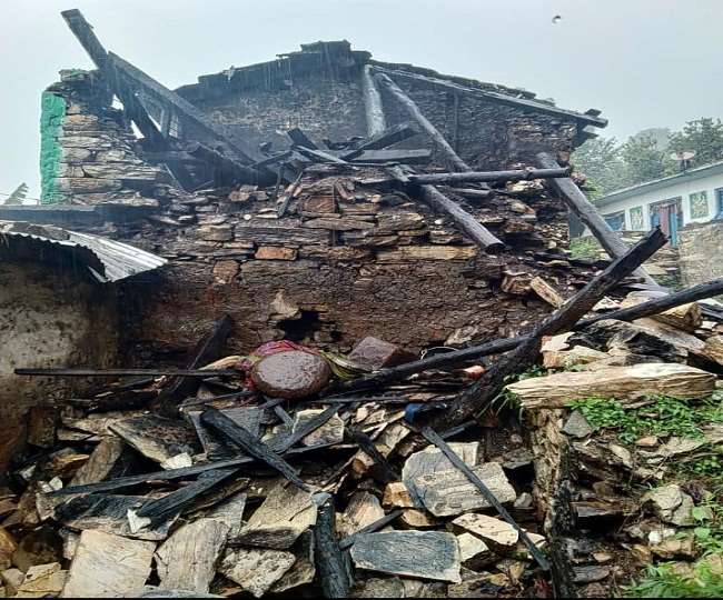 उत्तराखंड : बागेश्वर में बारिश से गिरे चार घर, पीड़ितों ने पड़ोसियों के घरों में लिया आश्रय