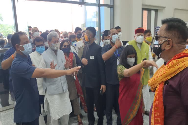 उत्तराखंड : मुख्यमंत्री तीरथ सिंह रावत ऊधमसिंह नगर के जिला मुख्यालय रुद्रपुर पहुंचे , ESI हॉस्पिटल का ले रहे जायजा
