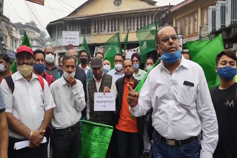 उत्तराखंड : लॉकडाउन से हुए नुकसान के खिलाफ व्यापारियों ने निकाली पदयात्रा, सीएम आवास का किया भ्रमण