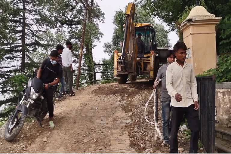 उत्तराखंड : बिछाई जा रही पेयजल लाइन मसूरी में , विभागीय लापरवाही से हो रहे हादसे