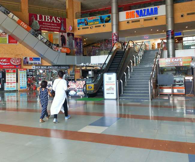 उत्तराखंड : कम आए ग्राहक , देहरादून में एसओपी के मुताबिक खुले शापिंग माल