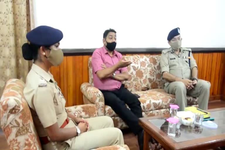 उत्तराखंड : नैनीताल पहुंचे डीजीपी अशोक कुमार, महिलाओं के खिलाफ अपराध रोकने के दिए निर्देश